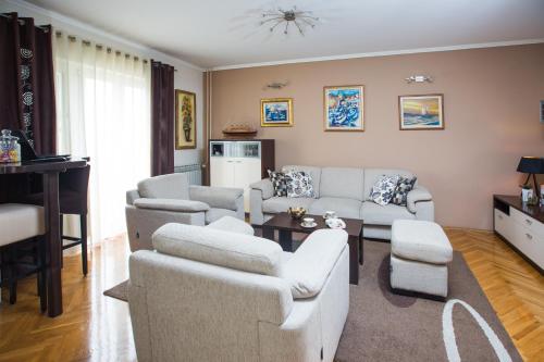 Spacious apartment near the old town