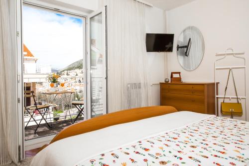 Spacious apartment near the old town