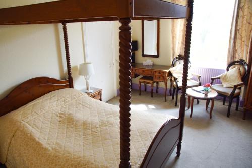 Ένα ή περισσότερα κρεβάτια σε δωμάτιο στο Abbey Grange Hotel