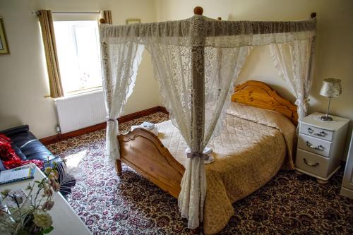 Ένα ή περισσότερα κρεβάτια σε δωμάτιο στο Abbey Grange Hotel