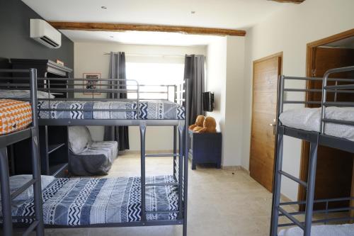 Двухъярусная кровать или двухъярусные кровати в номере chez ma mie