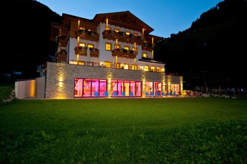 Gallery image of Familienhotel Oberkarteis in Hüttschlag