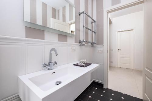 Vatican Quiet Apartment with Garden & Parking