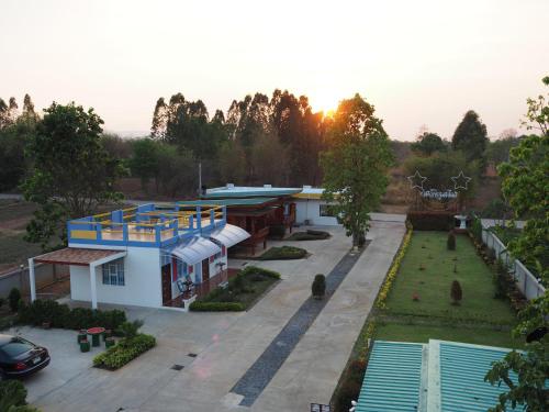 Bazén v ubytování Chomduen Phu Kao Resort nebo v jeho okolí