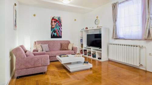 Central Apartment Smiley - FREE PARKING