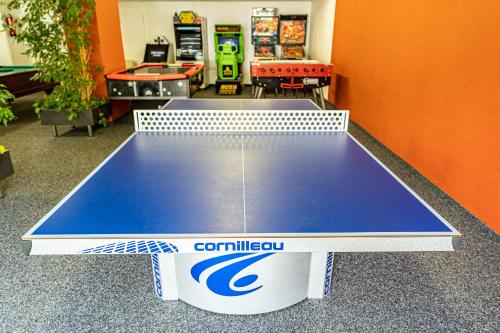 Kemudahan pingpong di Laax Rancho Family Apartment atau berdekatan