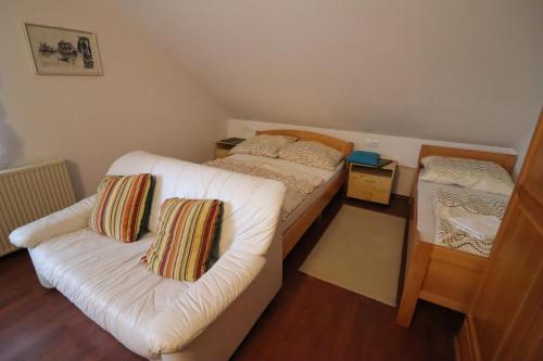 Postel nebo postele na pokoji v ubytování Pod Orehi Guest House