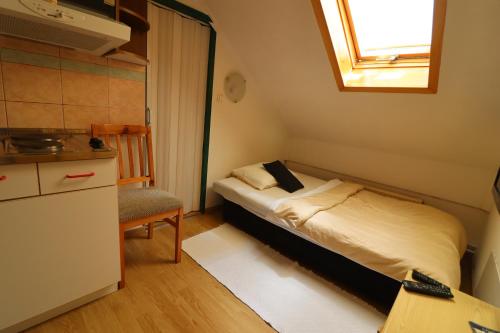 Katil atau katil-katil dalam bilik di Pod Orehi Guest House
