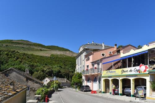 Nespecifikovaný výhled na hory nebo výhled na hory při pohledu z hotelu