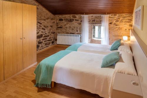 מיטה או מיטות בחדר ב-CASA GOMARIS