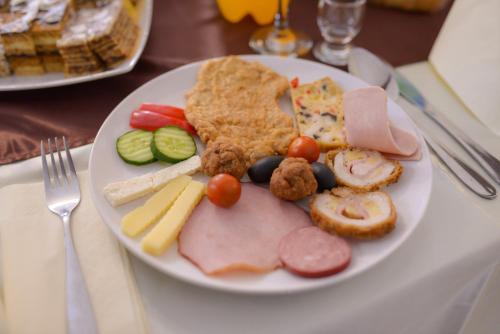 Đồ ăn tại/gần nhà khách