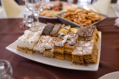 Makanan di atau di tempat lain dekat guest house