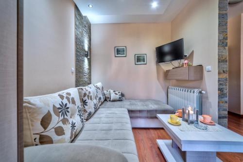 Ruang duduk di Apartman Aura