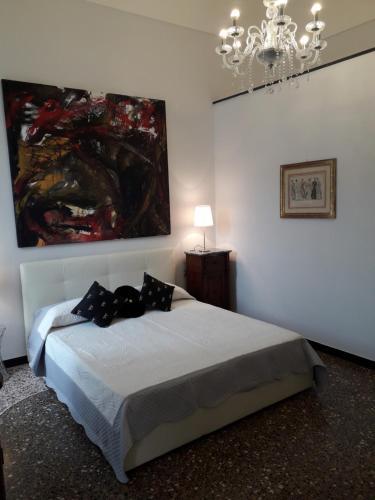 a bedroom with a bed with a painting on the wall at DORA AUREA in Levanto
