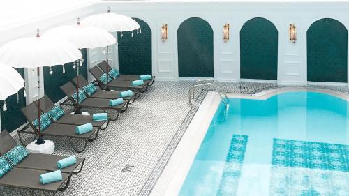a pool in a hotel with chairs and a swimming pool at Sura Hagia Sophia Hotel in Istanbul