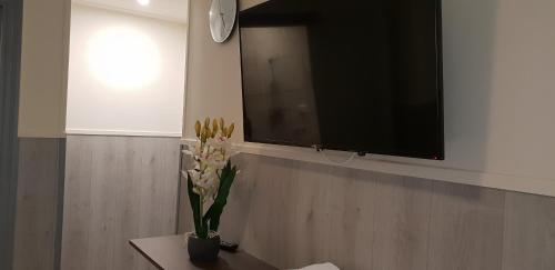 Apartment + Studios Insulinde – Photos 3