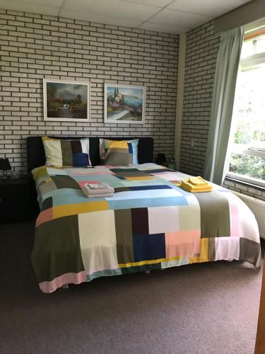 a bedroom with a large bed with a colorful blanket at Masterlik in Driesum
