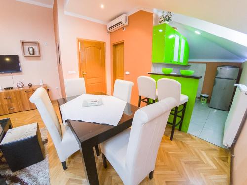 Η κουζίνα ή μικρή κουζίνα στο Apartmani Bellini