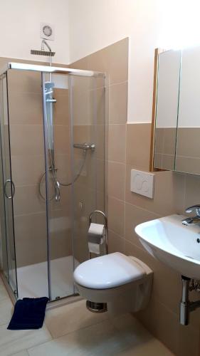 a bathroom with a shower and a toilet and a sink at Wohnung in Datteln in Datteln