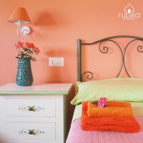 Ένα ή περισσότερα κρεβάτια σε δωμάτιο στο Rubilia Rooms Pompei