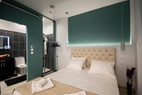 A bed or beds in a room at IASON