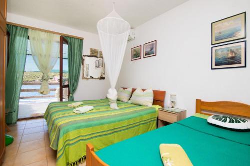 a hotel room with two beds and a window at Apartment Sanka in Gdinj