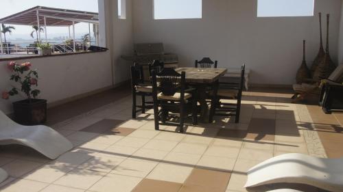 a dining room with a table and chairs at Casa del Parque Vallarta in Puerto Vallarta