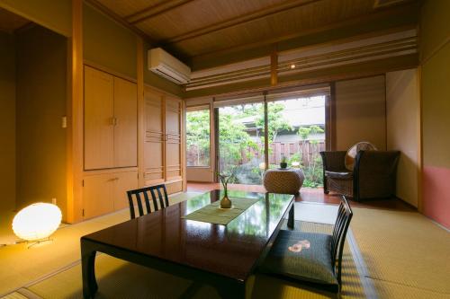 a dining room with a table and chairs at Sekitaitei Ishida in Achi