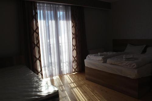 Postel nebo postele na pokoji v ubytování Ketino's Home
