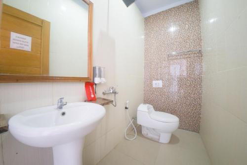 a bathroom with a sink and a toilet at RedDoorz Plus Syariah @ Pentadio Gorontalo in Gorontalo