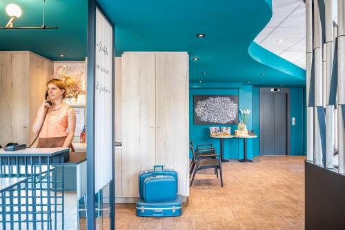 TV a/nebo společenská místnost v ubytování ibis Styles Sceaux Paris Sud