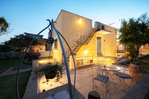 a house with a patio with a table and chairs at B&B PROCHYTEA in Procida