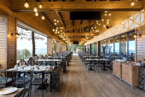 a large dining room with tables and chairs at Hancioglu Orman Evleri & Hotel in Trabzon