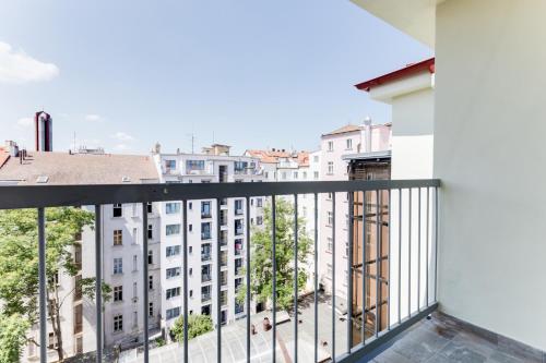 Zdjęcie z galerii obiektu Garden apartment in the center - Leg12 w Pradze
