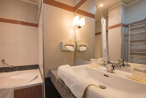 Ein Badezimmer in der Unterkunft Hotel Therma Dunajská Streda