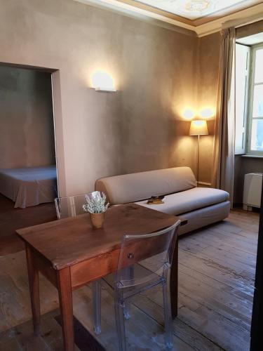 a living room with a table and a couch at Villa Ottocento in Campertogno