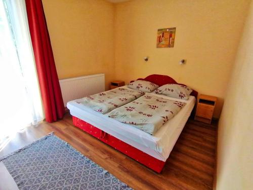 Katil atau katil-katil dalam bilik di Villa AIDA Apartman