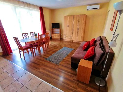 Ruang duduk di Villa AIDA Apartman