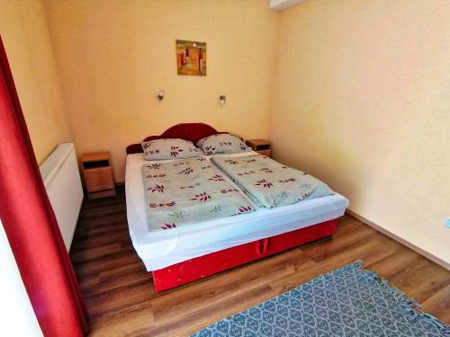 Katil atau katil-katil dalam bilik di Villa AIDA Apartman