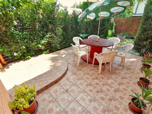 Taman di luar Villa AIDA Apartman