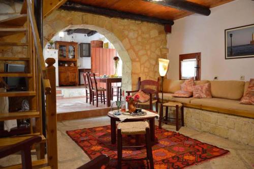 a living room with a couch and a table at Apanemia in Vamos