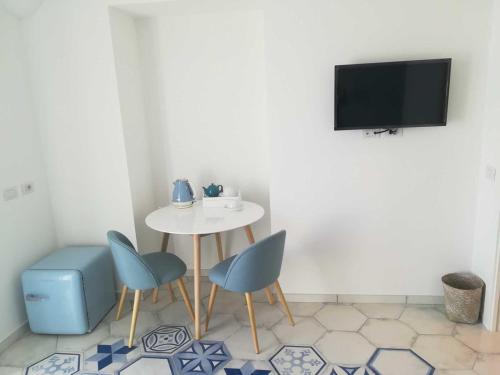 a room with a table and two chairs and a tv at Torre Elisea in Minori