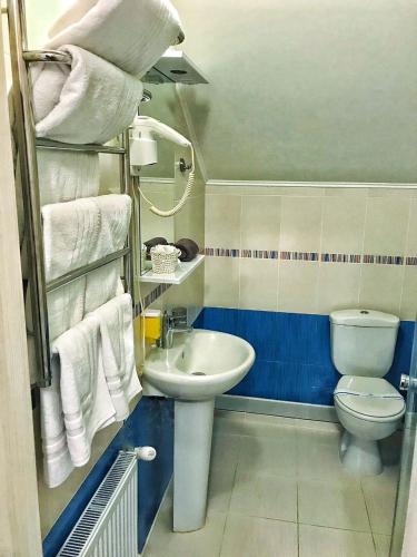 Koupelna v ubytování Hotel Ajur