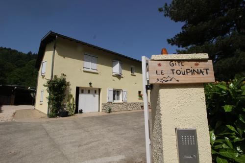 Το κτήριο όπου στεγάζεται  η παραθεριστική κατοικία