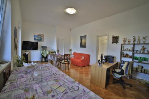 Телевизор и/или развлекательный центр в Villa Musella B&B