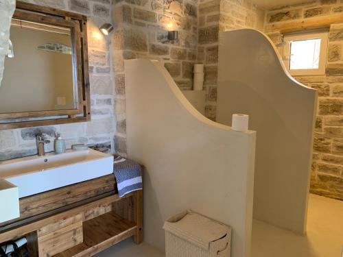 Kúpeľňa v ubytovaní VILLA SELINI LUXURY APARTMENT