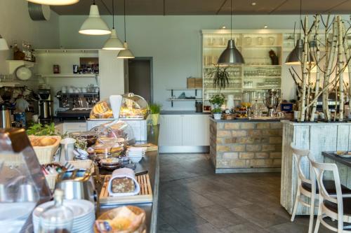 a bakery with a bunch of food on a table at Villa-Meehr in Bantikow
