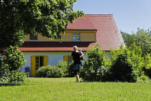 Κήπος έξω από το Feriendorf am Bakenberg