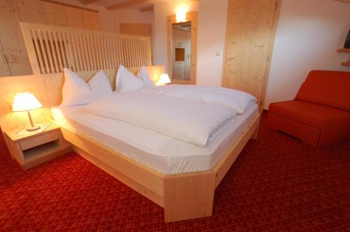 เตียงในห้องที่ Hotel Laurin