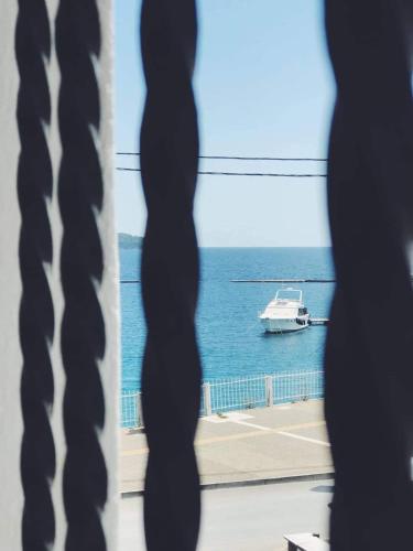 Nespecifikovaný výhled na moře nebo výhled na moře při pohledu z hotelu